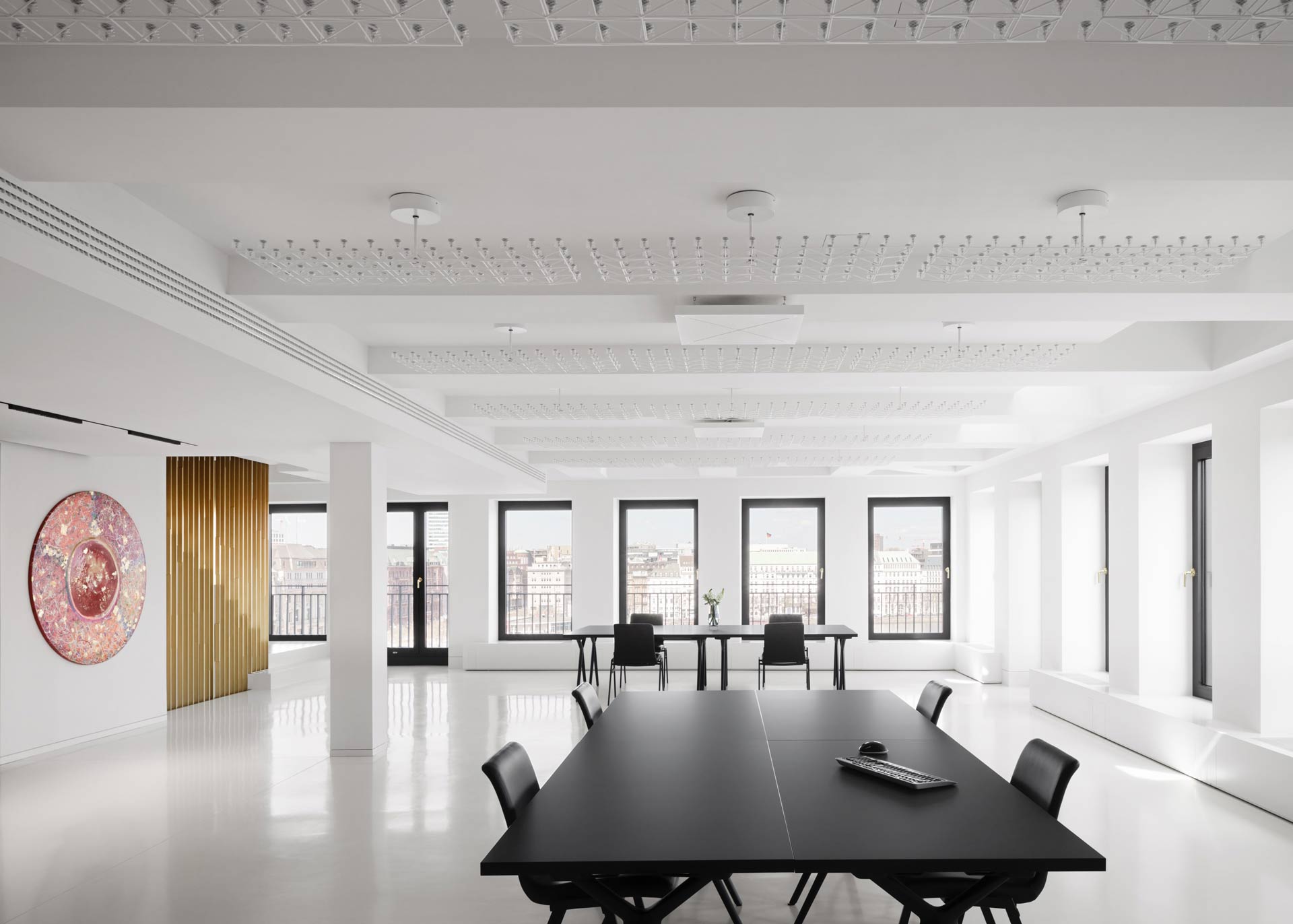 Bürogebäude heller Konferenzraum