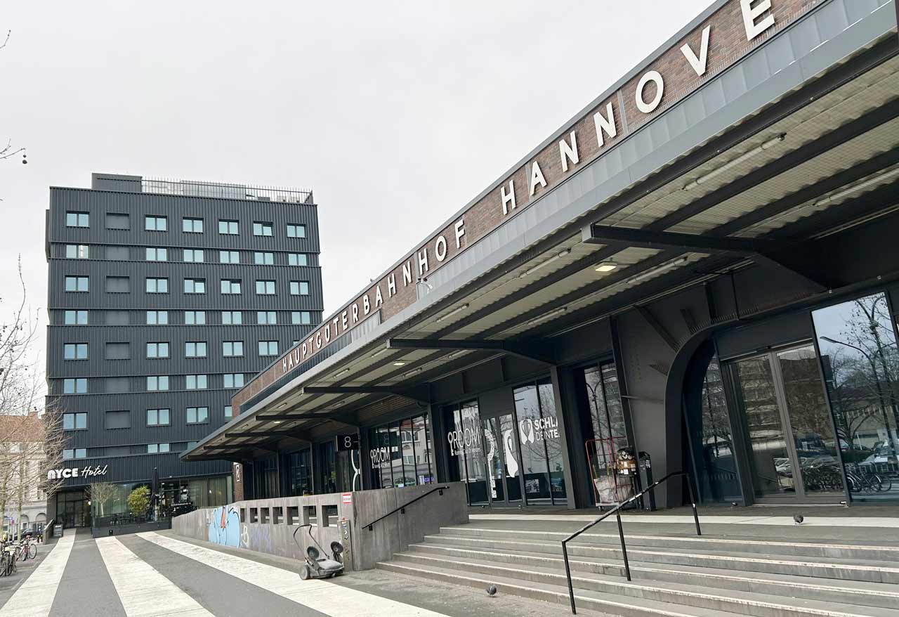 Ansicht von Außen des Güterbahnhofs Hannover