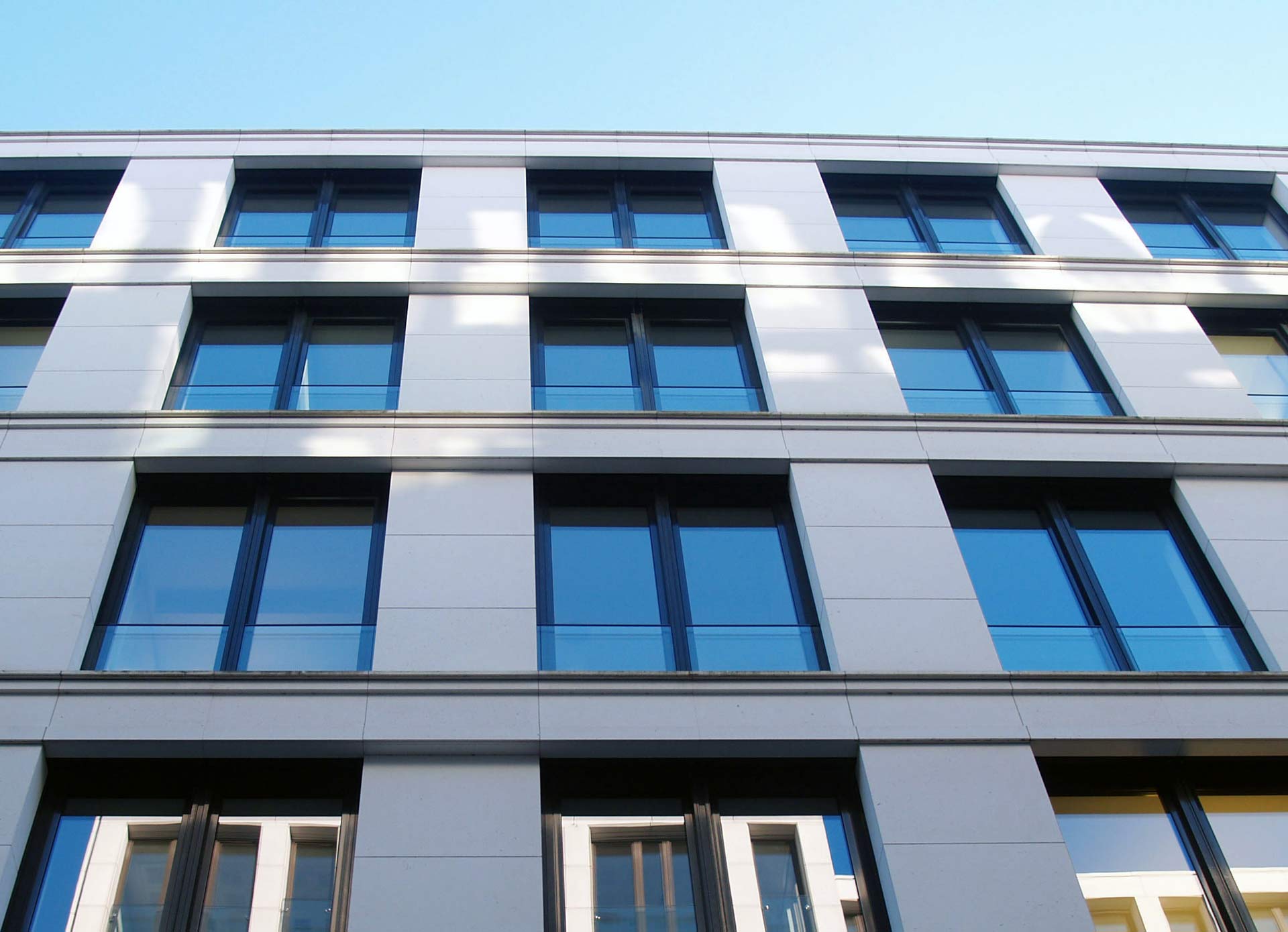 Fensterfront von unten nach oben
